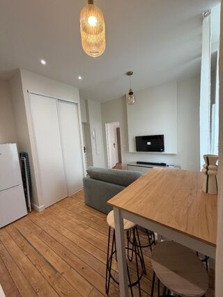  Appartement à louer 2 pièces 33 m²
