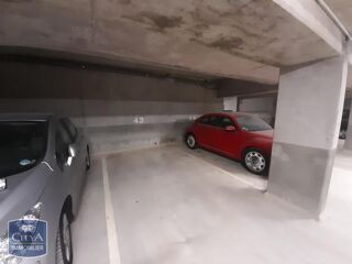  Parking / Garage à louer 