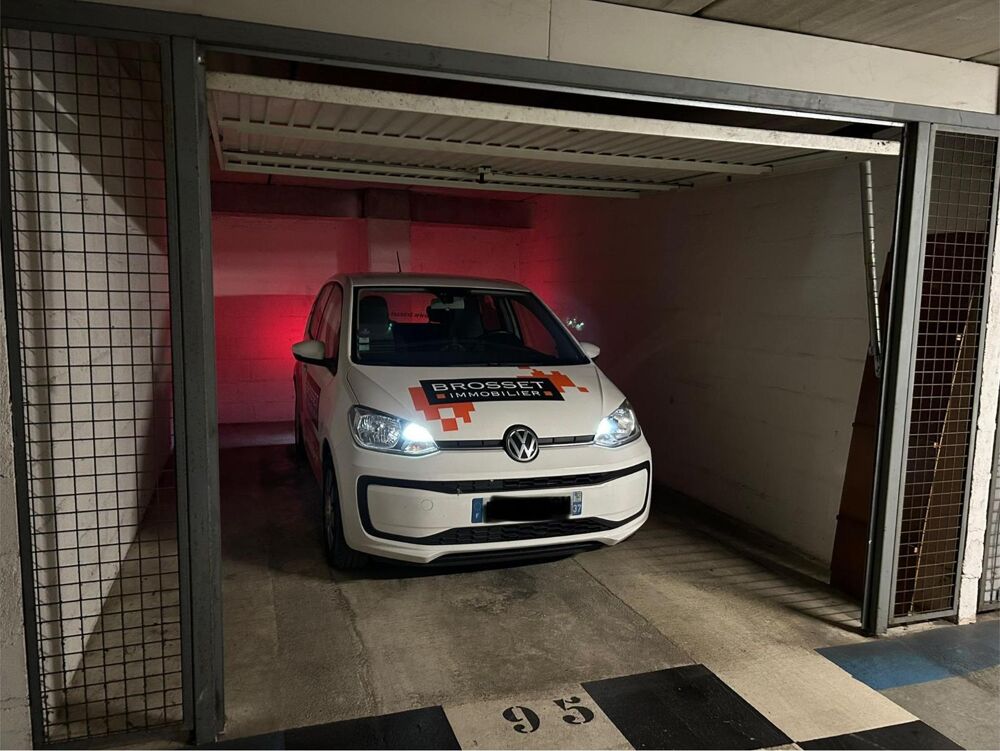 location Parking / Garage Tours (37000)