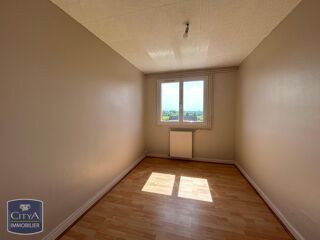  Appartement à louer 4 pièces 77 m²