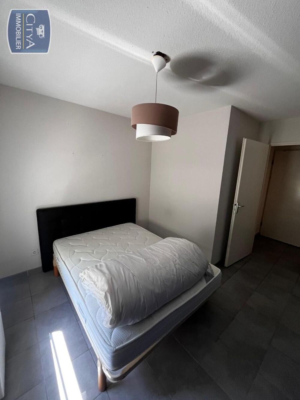 APPARTEMENT 2 PIECES - MEUBLÉ - TERRASSE - PARKING - MAR....