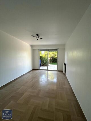  Appartement à louer 3 pièces 84 m²