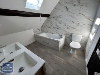  Appartement à louer 5 pièces 90 m²