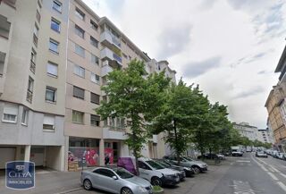  Parking / Garage à louer 