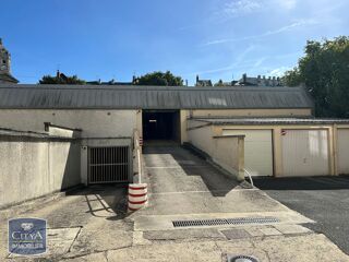  Parking / Garage à louer 