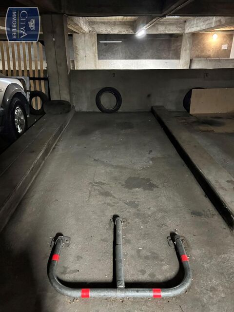  Parking / Garage  louer 