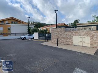  Parking / Garage à louer 
