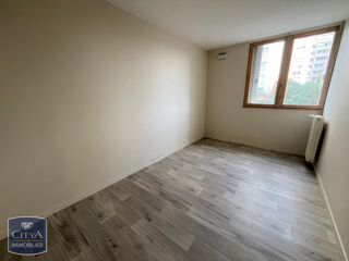  Appartement à louer 4 pièces 81 m²