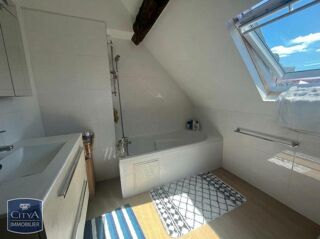  Appartement à louer 3 pièces 83 m²