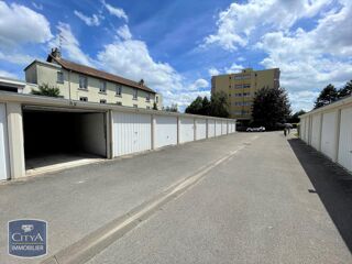 Parking / Garage à louer 