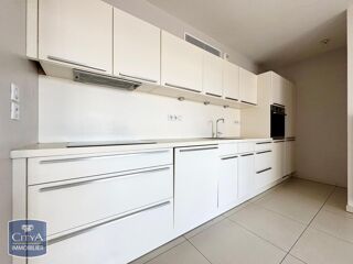  Appartement à louer 4 pièces 96 m²