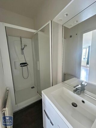  Appartement à louer 4 pièces 64 m²
