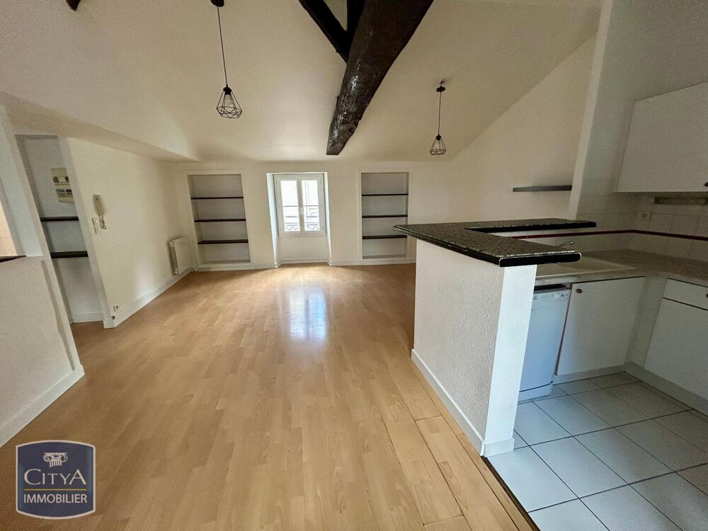 À LOUER : Appartement T3 à Cholet, situé dans un quartie....