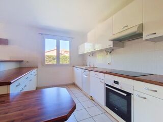  Appartement à louer 3 pièces 80 m²