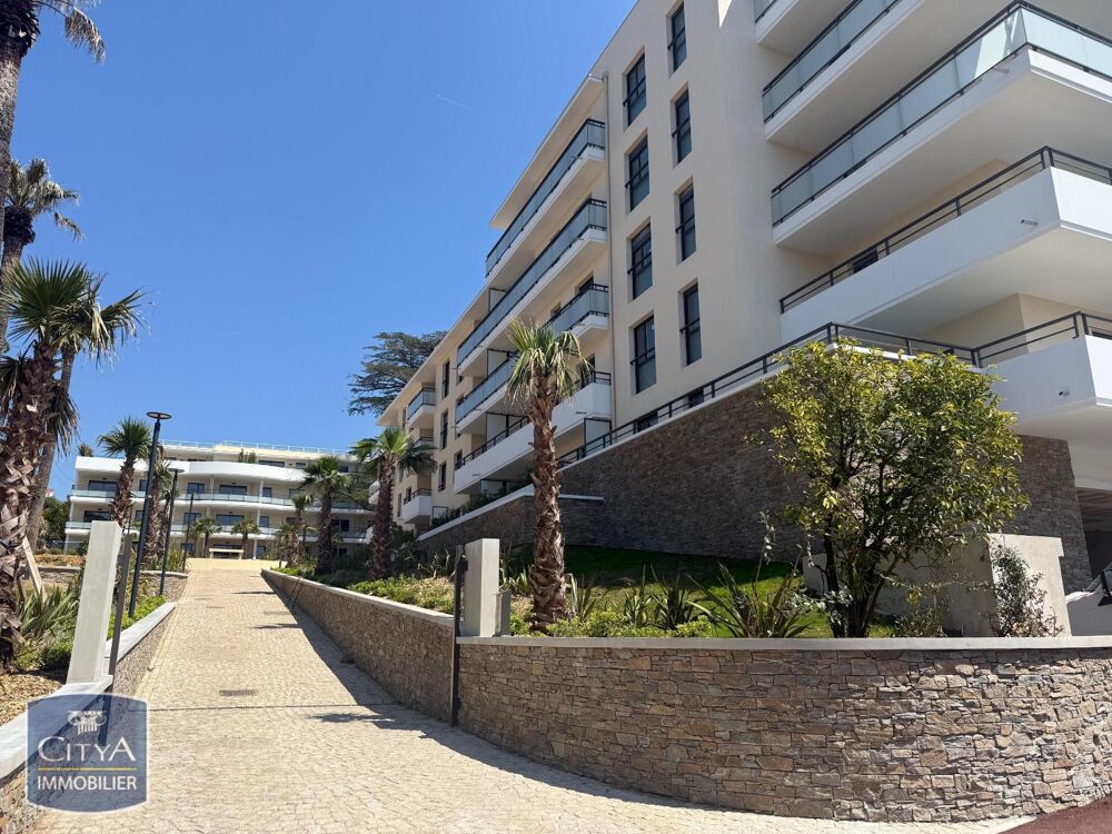 À LOUER - T3 AVEC TERRASSE DE 10 M² - LE CANNET Découvre....
