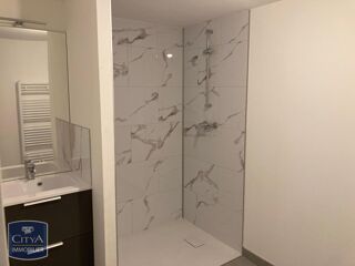  Appartement à louer 3 pièces 65 m²
