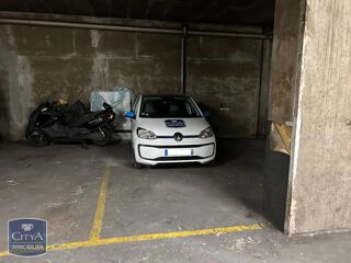  Parking / Garage à louer 