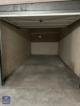  Parking / Garage à louer 