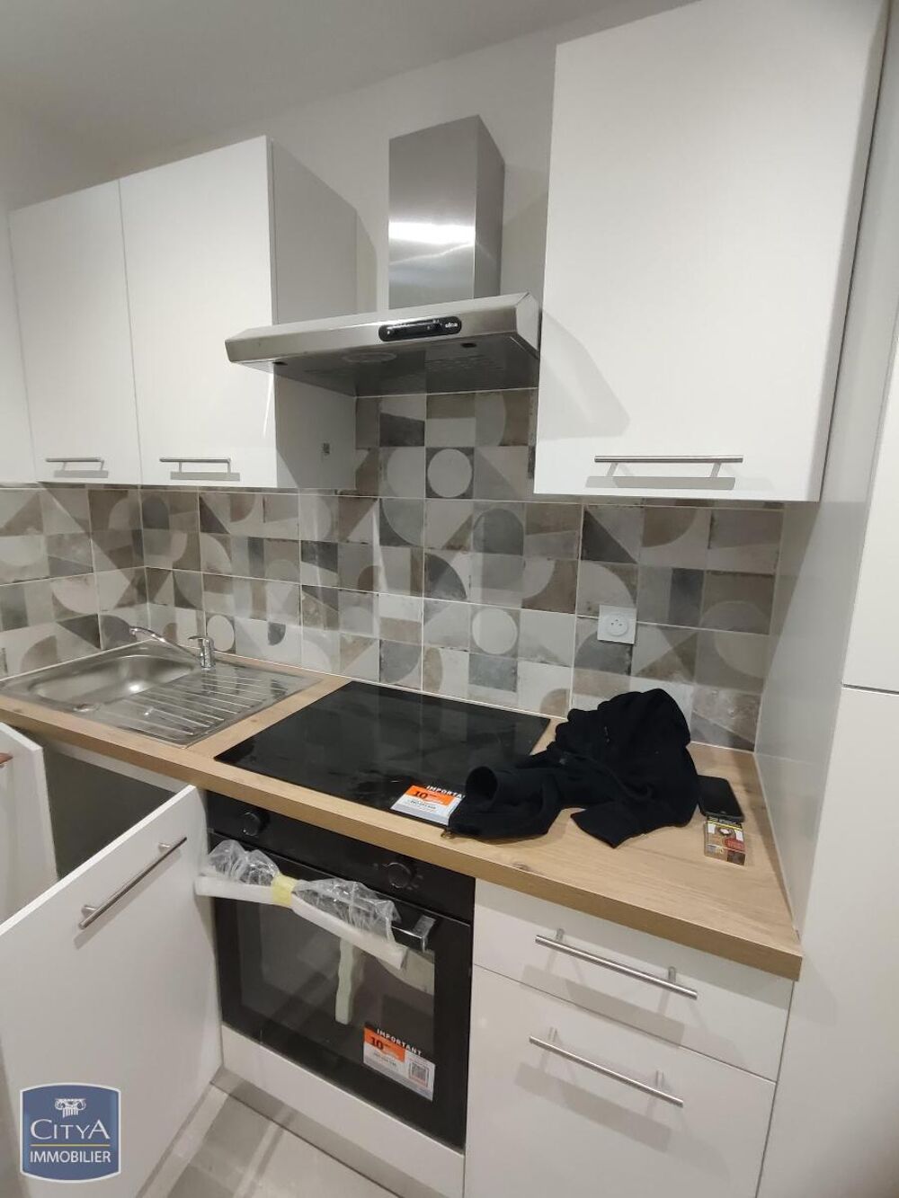 LOCATION - NIMES - T4 - CLIMATISATION - PARKING - CAVE -....