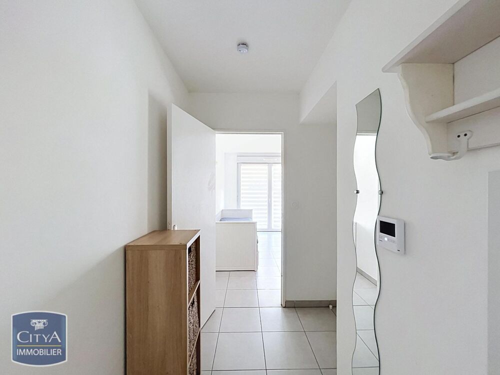 EXCLUSIVITÉ- STUDIO MEUBLÉ AVEC BALCON - 69120 VAULX EN ....