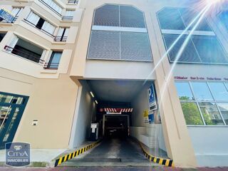  Parking / Garage à louer 