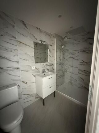  Appartement à louer 1 pièce 56 m²