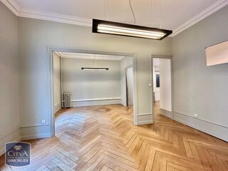  Appartement à louer 4 pièces 113 m²
