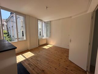  Appartement à louer 3 pièces 45 m²