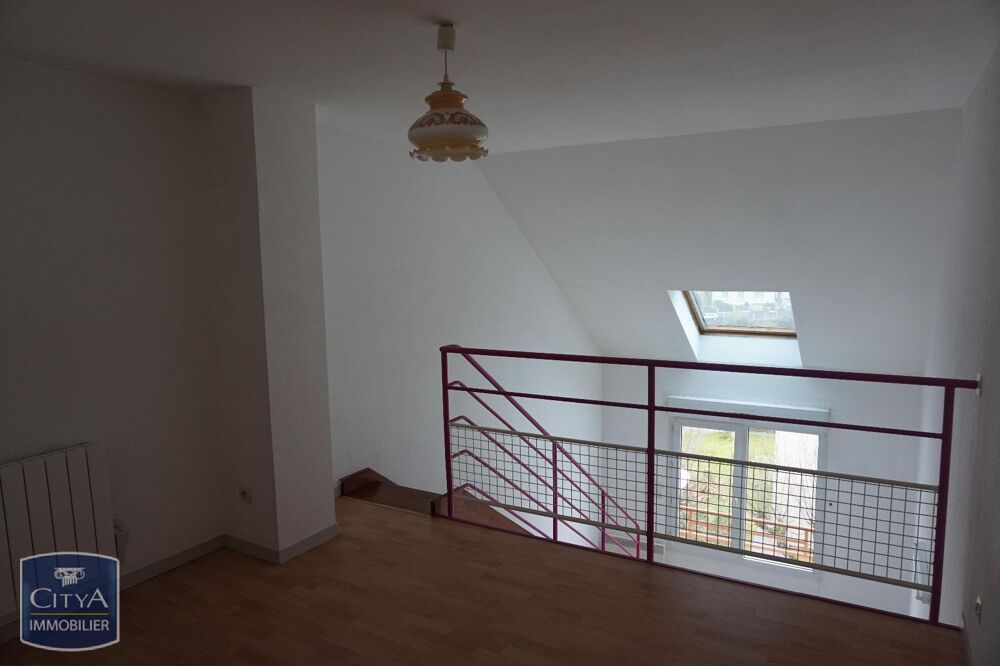 A LOUER : APPARTEMENT T1 BIS DUPLEX AVEC PARKING - LAVAL....