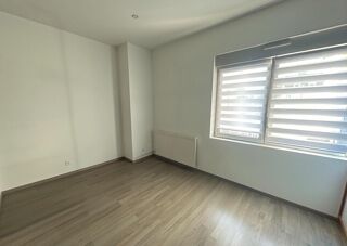  Appartement à louer 5 pièces 101 m²