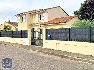  Maison à louer 4 pièces 121 m²