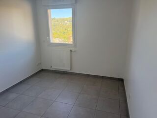  Appartement à louer 3 pièces 82 m²
