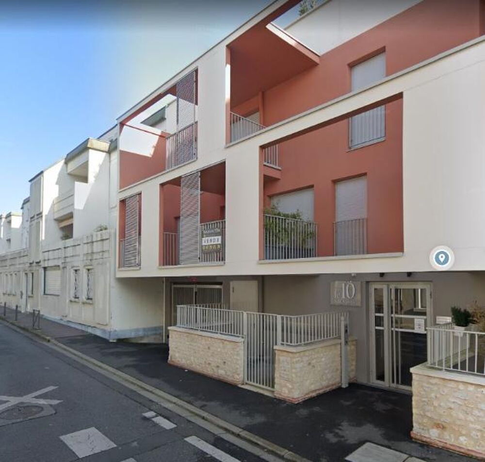 location Parking / Garage Tours (37000)