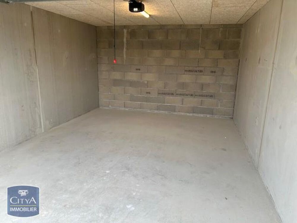 location Parking / Garage La Chapelle-Saint-Ursin (18570)