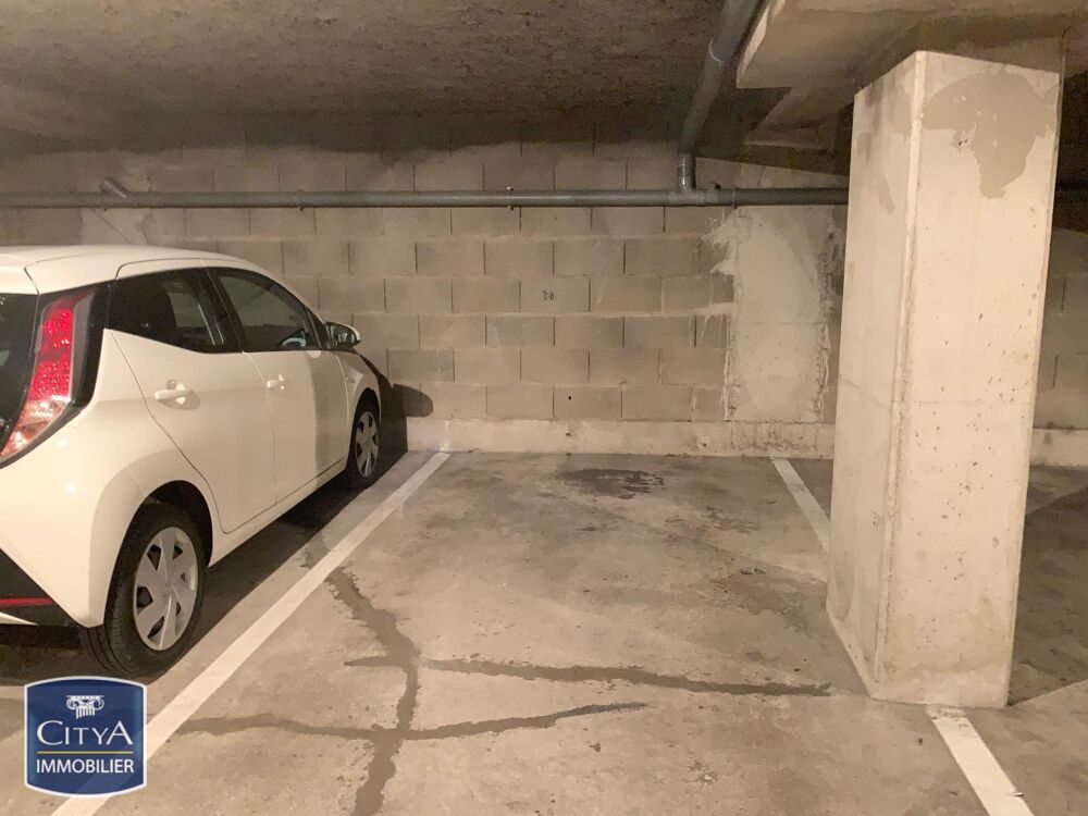 location Parking / Garage Tours (37000)