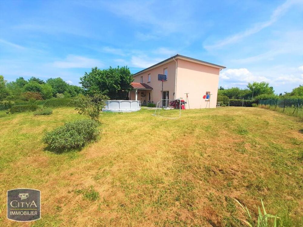 RIORGES MAISON 3 CHAMBRES AVEC GARAGE PARKING ET TERRAIN....