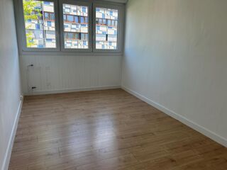  Appartement à louer 5 pièces 84 m²