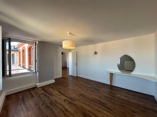  Appartement à louer 5 pièces 179 m²