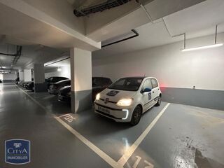  Parking / Garage à louer 