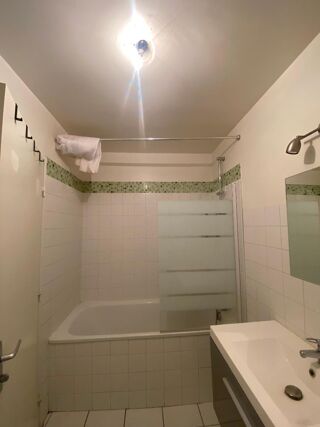 Appartement à louer 3 pièces 77 m²