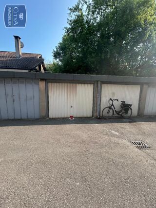  Parking / Garage à louer 