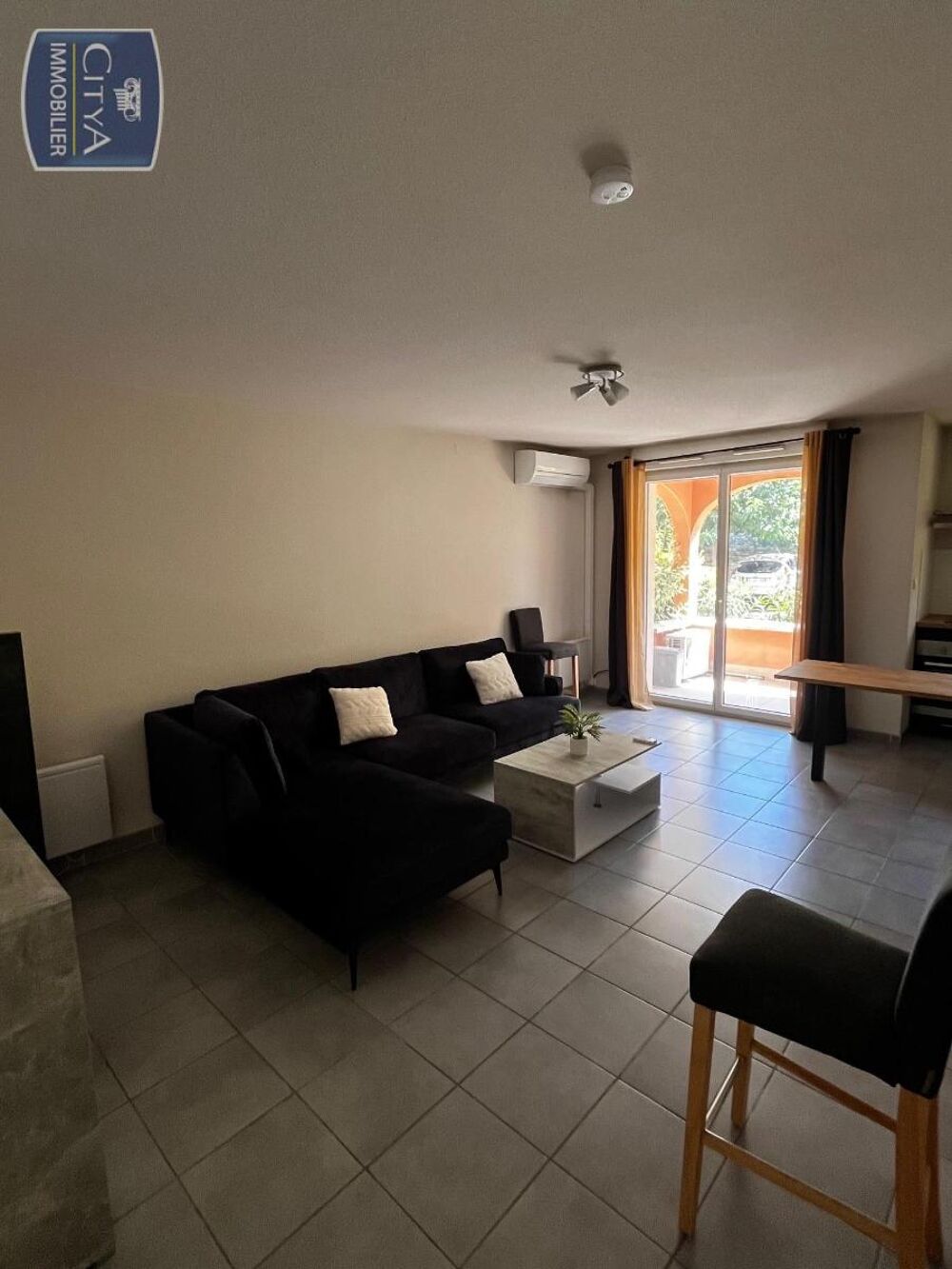 APPARTEMENT 2 PIECES - MEUBLÉ - TERRASSE - PARKING - MAR....