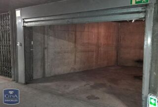  Parking / Garage à louer 