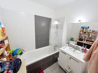  Appartement à louer 3 pièces 56 m²
