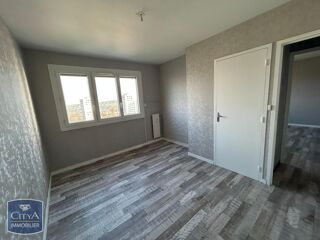  Appartement à louer 4 pièces 85 m²