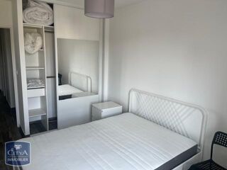  Appartement à louer 4 pièces 79 m²