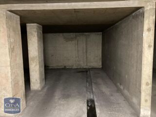  Parking / Garage à louer 