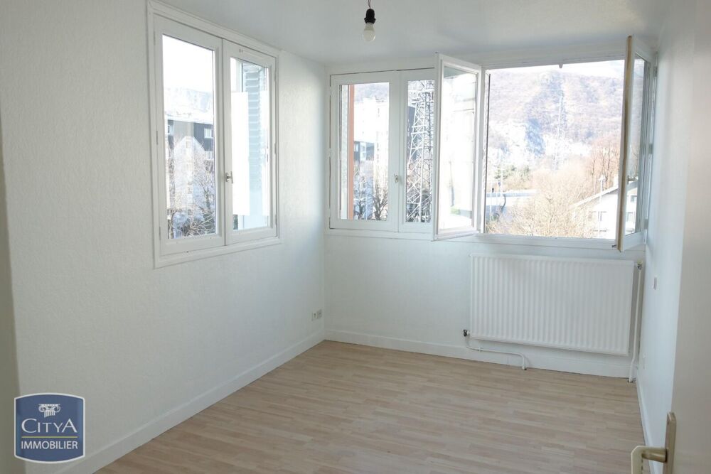 À LOUER : Appartement T3 situé à Échirolles, dans le dép....