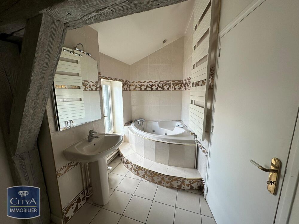 Citya Jaude vous propose un très bel appartement situé R....