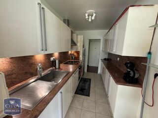  Appartement à louer 5 pièces 104 m²